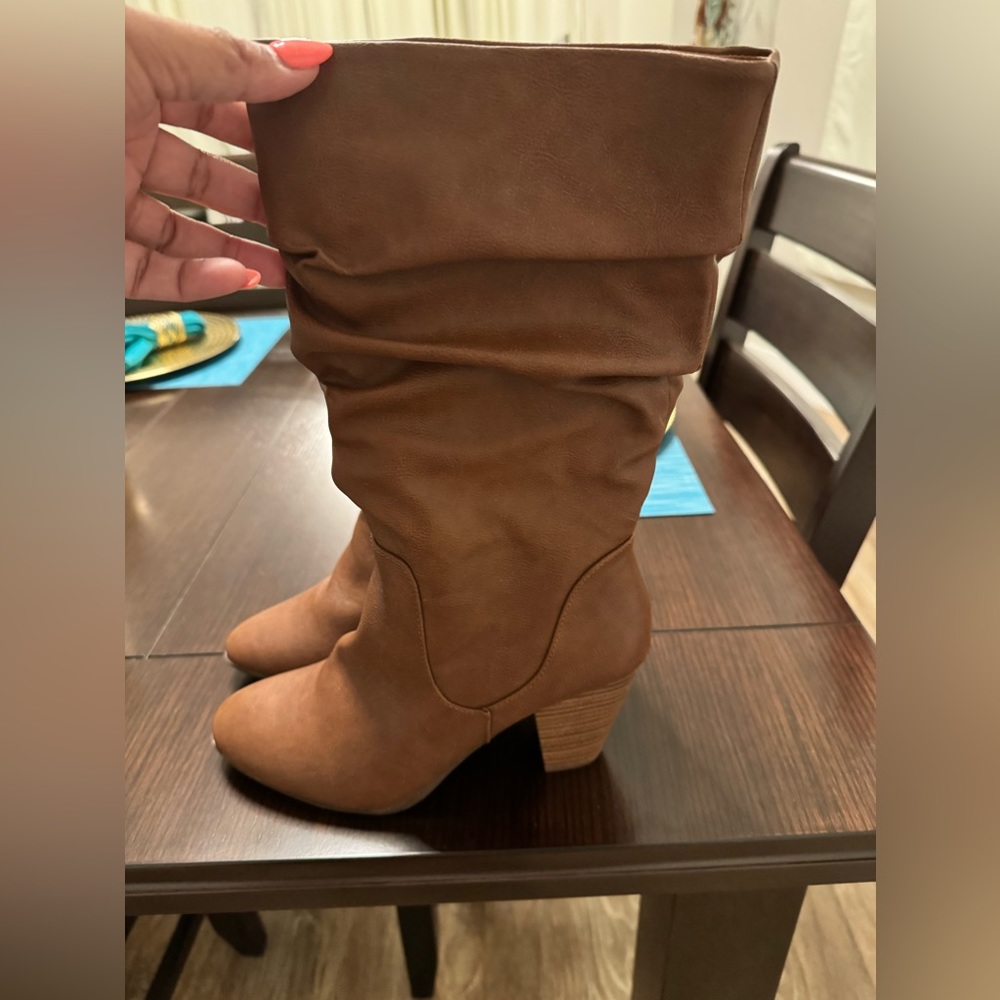 Brown heel Boots never worn